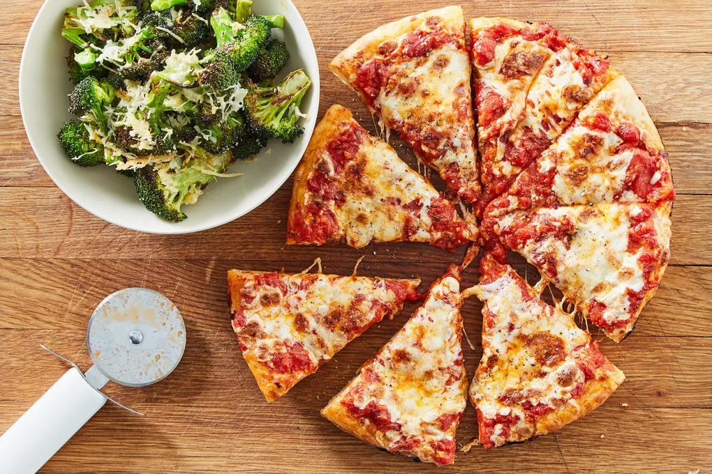 Marley Spoon - Deep Dish Skillet Pizza mit Parmesanbrokkoli