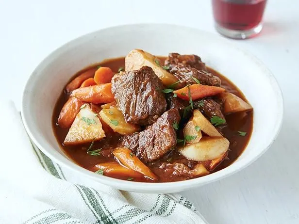Rindereintopf mit Wurzelgemüse und Pilzen (Slow Cooker)