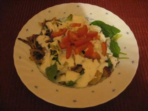 Spinatsalat mit griechischem Joghurt-Dressing