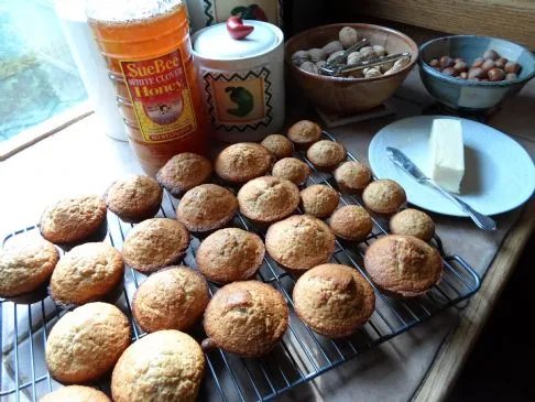 Schnelle Haferkleie- und Bananen-Nuss-Muffins