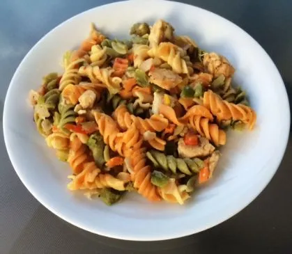 Warmer Pasta-Hühnchensalat