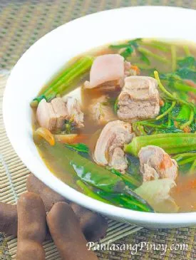 Sinigang mit Schweinebauch