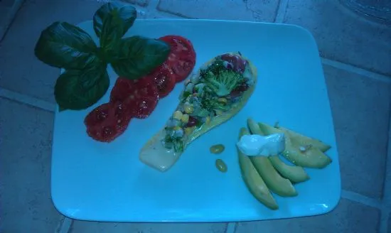 Gefüllter Sommerkürbis