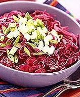 Geschmorter roter Kohl und Äpfel