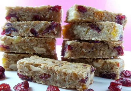 Haferflocken mit getrockneten Fruchtchips