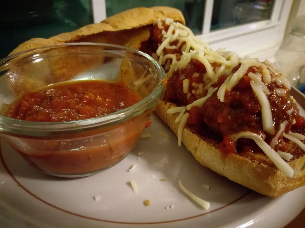 Fleischbällchen und Marinara