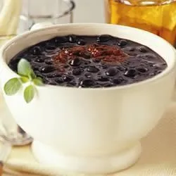 Schwarze Bohnensuppe