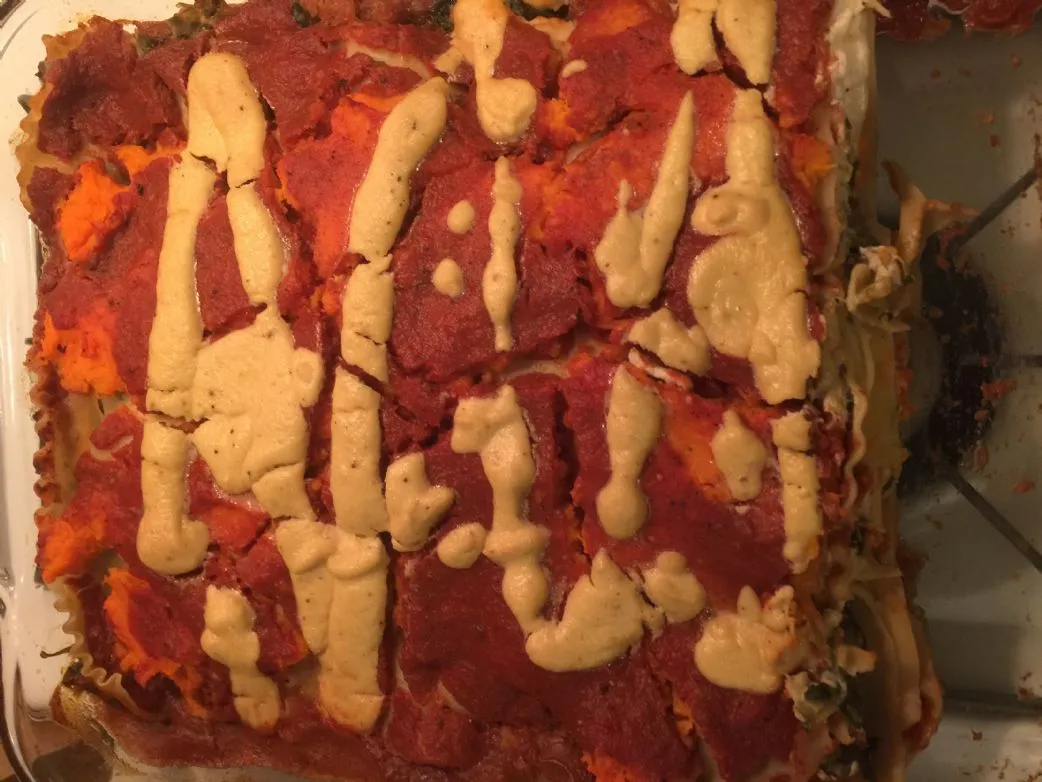 Vegane Süßkartoffel-Lasagne mit Cashewkäse