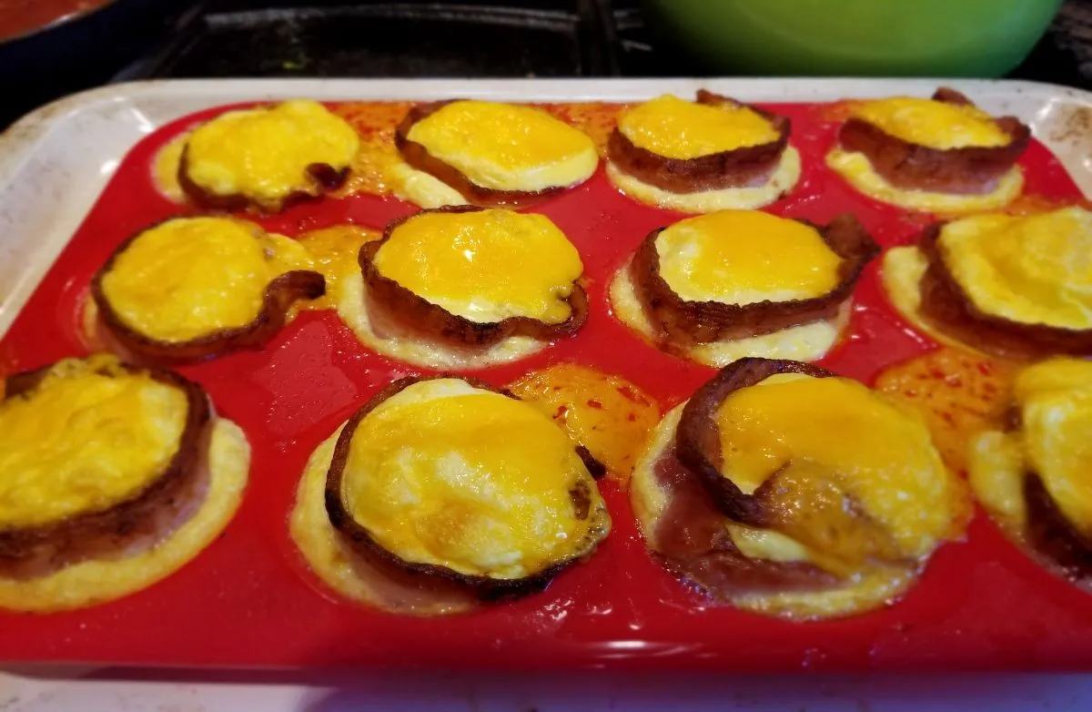 Speck-Ei-Becher mit echtem Ei