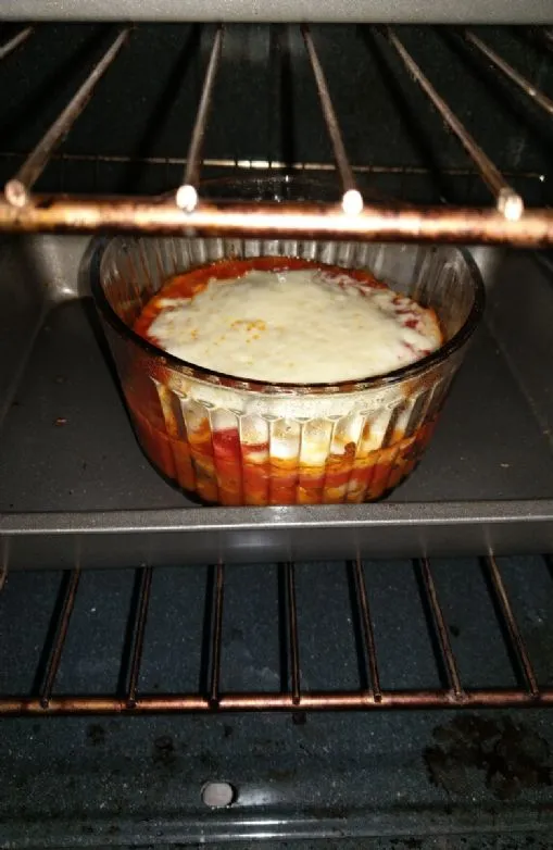 Käse-Spargel mit Tomatensauce