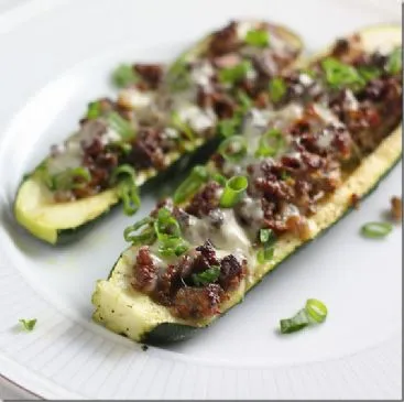 Leichte Zucchini-Boote