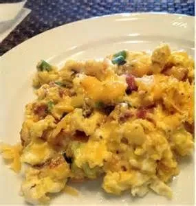 Eier-Gemüse-Wurst-Rührei