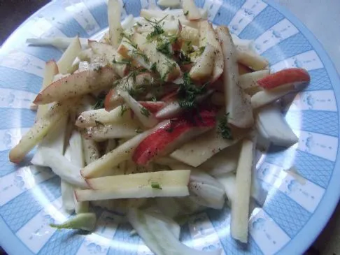 Einfacher Apfel-Fenchel-Salat mit gesundem Dressing