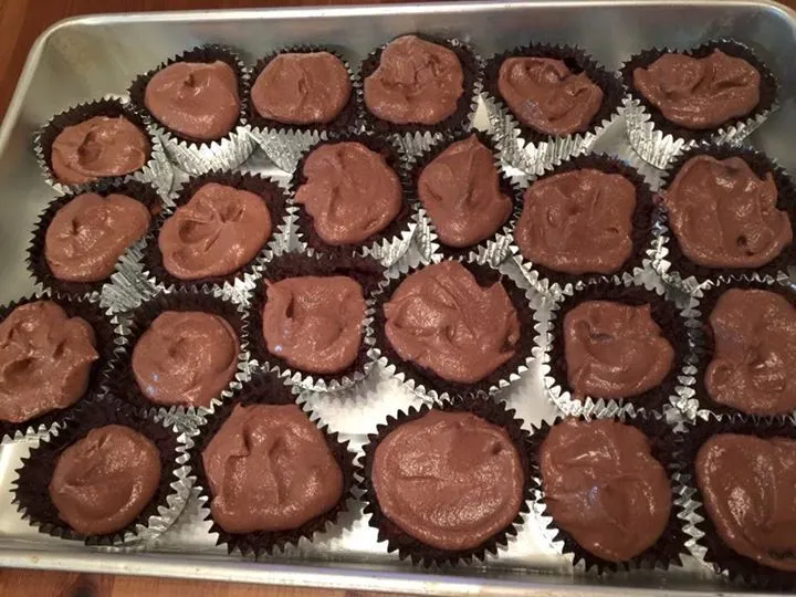 Dr. Joel Fuhrmans Schokoladenkuchen, meine Version und Frosting-Rezept