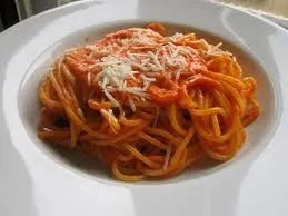 Spaghetti mit gerösteten roten Paprika