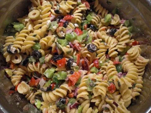 Italienischer Nudelsalat mit griechischem Flair