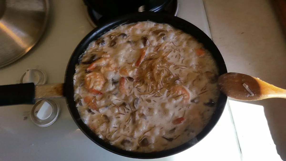 Leichte Garnelen Kelp Linguini Alfredo