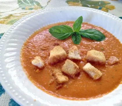Cremige gesunde Tomaten-Basilikum-Suppe