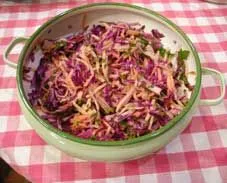 Rotkohl, Karotten und Jicama-Slaw
