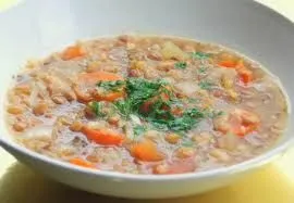 Hoher Salzgehalt/niedriger Histamin: Einfache Linsensuppe mit Grünkohl