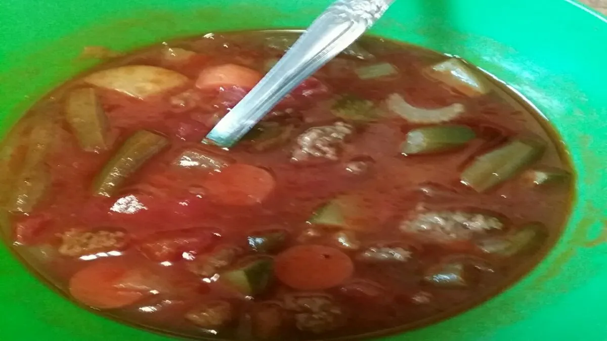 Gemüsesuppe mit Rindfleisch