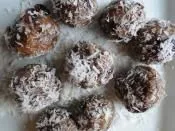 Granola mit alten Getreidesorten und Erdnussbutter