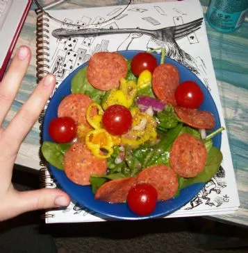Spinat-Pepperoni-Salat