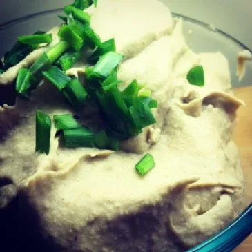 Weißer Bohnen-Shiitake-Hummus