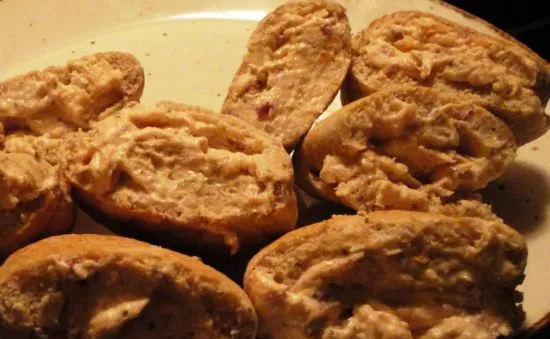 Mini-Pita-Häppchen mit geräuchertem Lachs