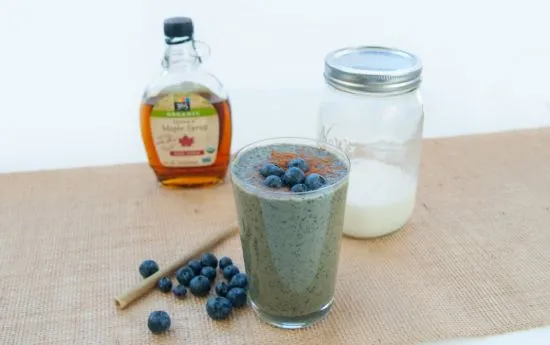 Leichter Ahorn-Blaubeer-Smoothie