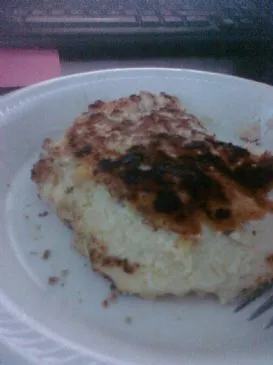 Kartoffelpuffer mit Ranch-Dressing und Käse