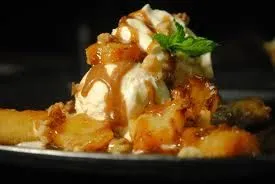 Frittierte Bananen und Eiscreme