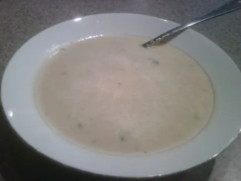 Geröstete Knoblauchsuppe mit Parmesan