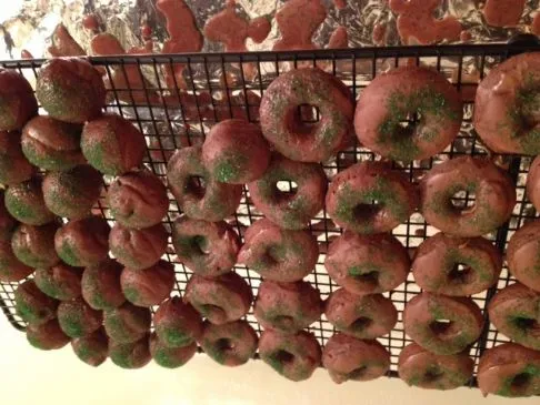 Glutenfreie Schokoladenglasierte Donuts