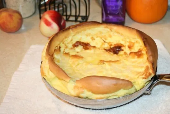 Dutch Baby mit zuckerfreier Erdbeersauce