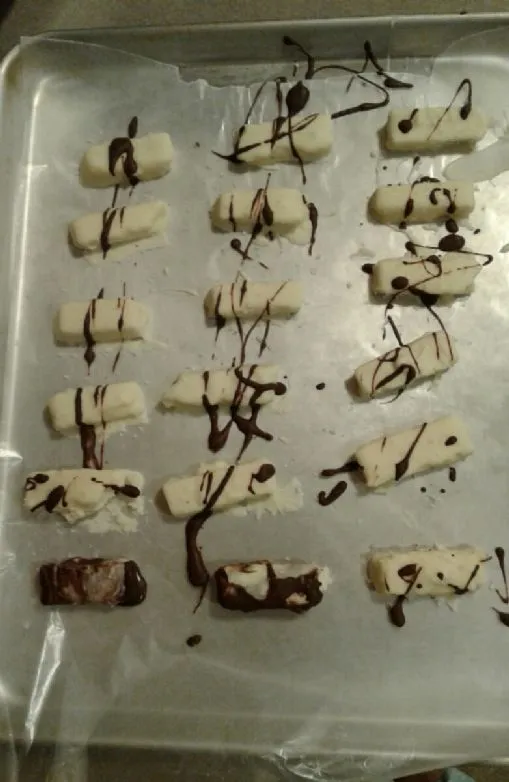 Paleo Schokoladen-Kokosnuss-Süßigkeit