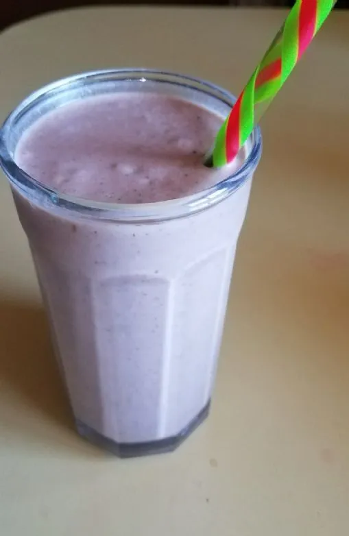 Schokoladen-Erdnussbutter-Chia-Samen-Smoothie