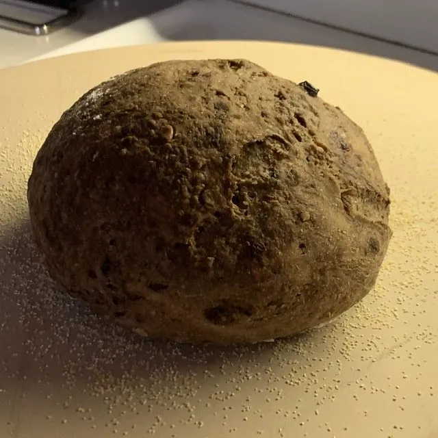 Französisches Walnuss-Rosinen-Sauerteigbrot