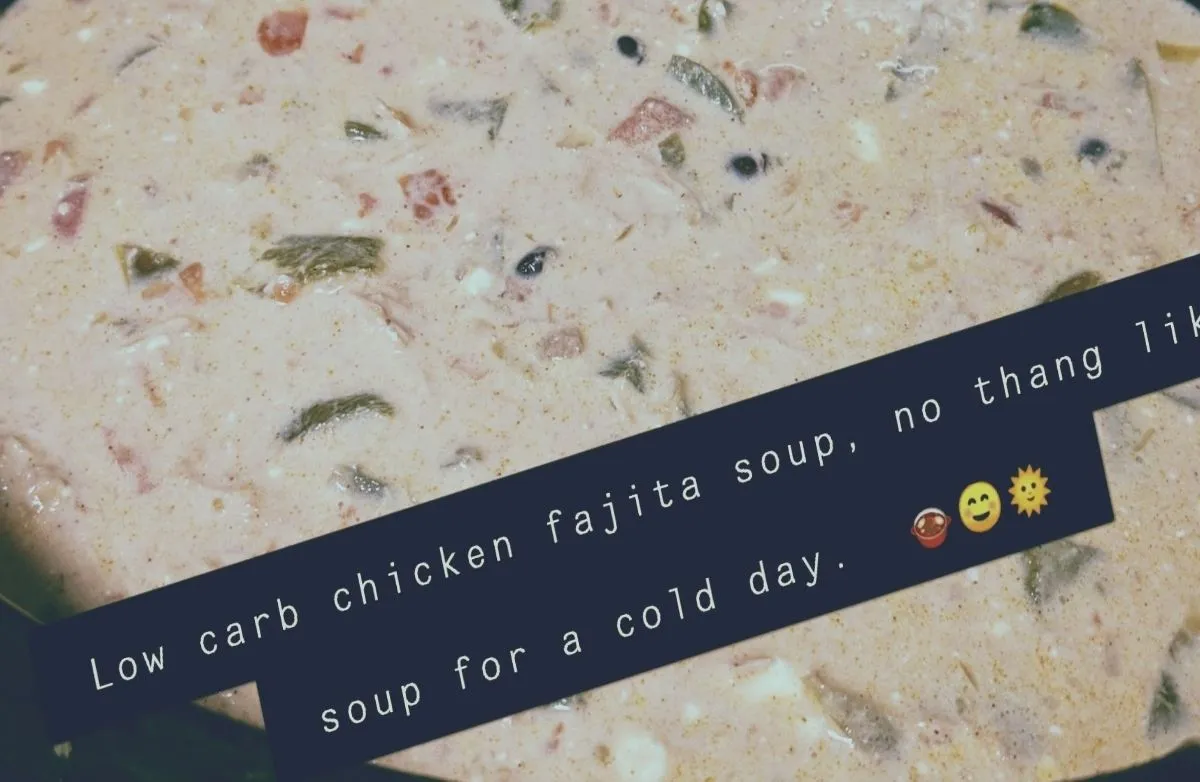 Keto Hähnchen-Fajita-Suppe