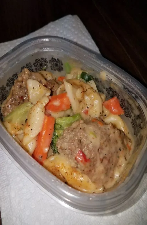 Käse- und Gemüse-Tortellini-Auflauf