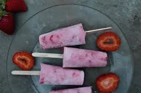 Erdbeer-Frozen-Yogurt-Pops
