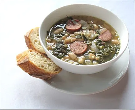 Weißbohnensuppe mit Putenwurst