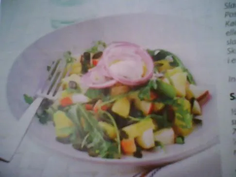 Rots Salat mit Apfel und Ananas