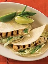 Mojito-gegrillte Fisch-Tacos mit Limetten-Slaw-Topping