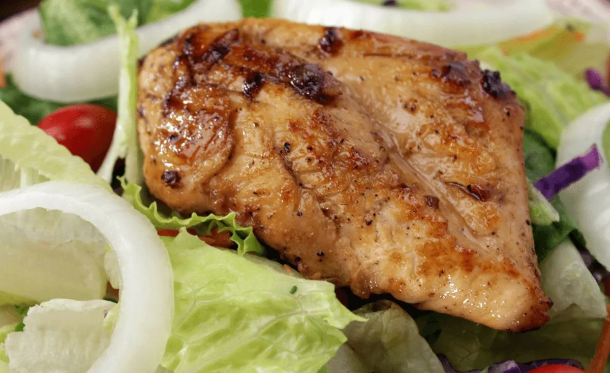 Hähnchen mit Knoblauch und braunem Zucker