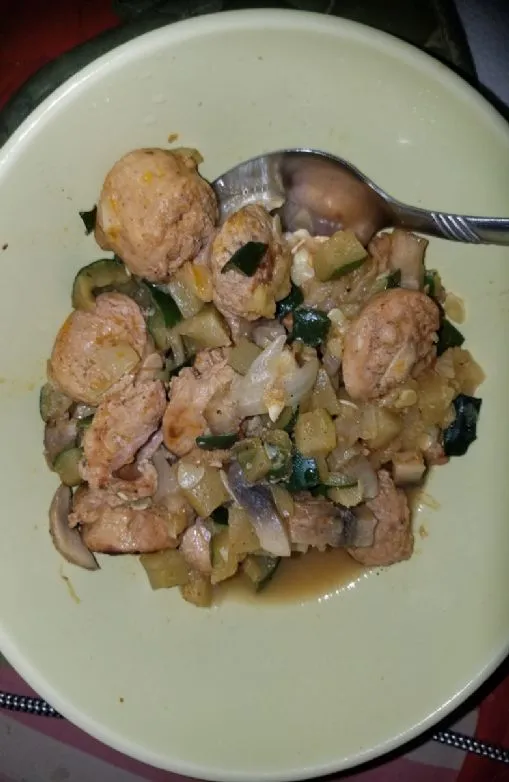 Putenitalienische Wurstpfanne mit Gemüse