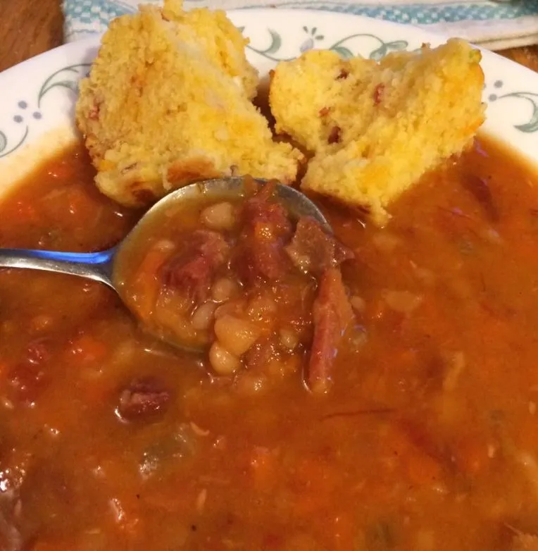 Schinken- und Bohnensuppe