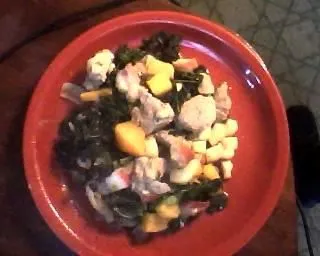 Herbstschweinefleisch mit Äpfeln und Grünkohl