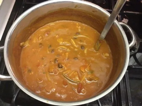 Würzige Hähnchen-Schwarzbohnensuppe