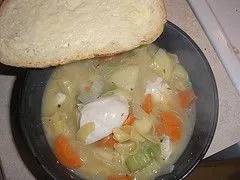 Klassische Hühnernudelsuppe